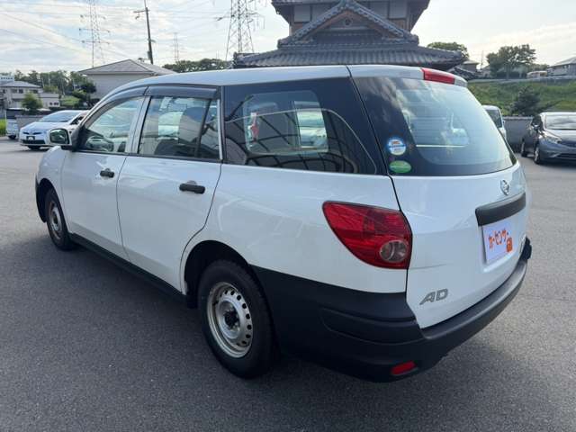 Nissan AD 5