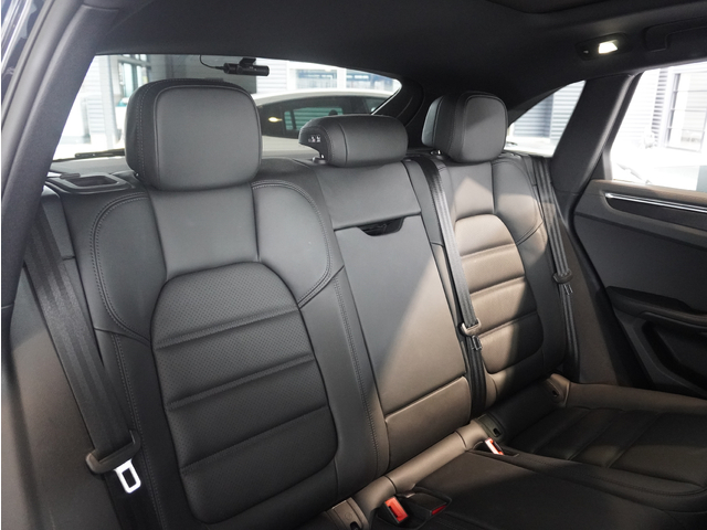 Porsche Macan 12