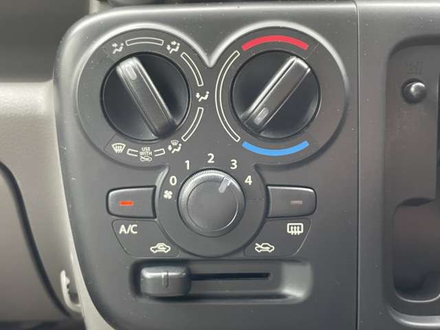 Nissan NV100 Clipper 11