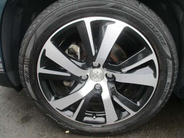 Peugeot 2008 8
