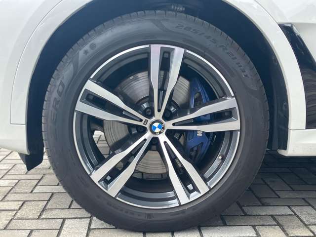 BMW X7 11