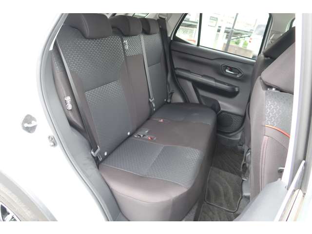 Daihatsu Rocky 6