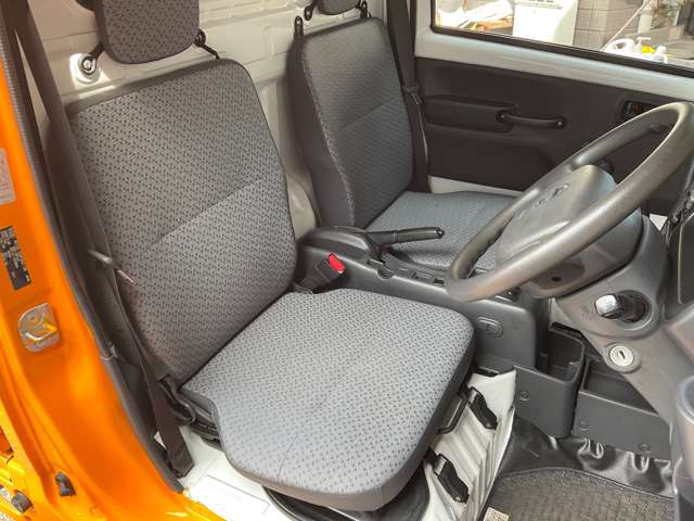 Nissan NT100 Clipper 4