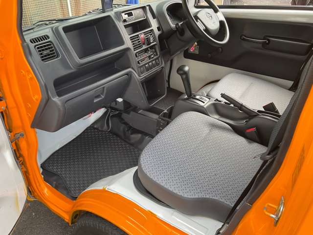 Nissan NT100 Clipper 9