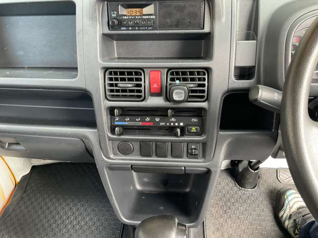 Nissan NT100 Clipper 10