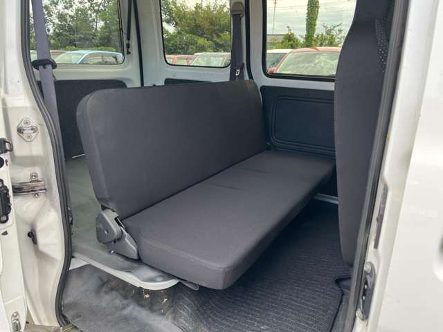 Daihatsu Hijet Cargo 11