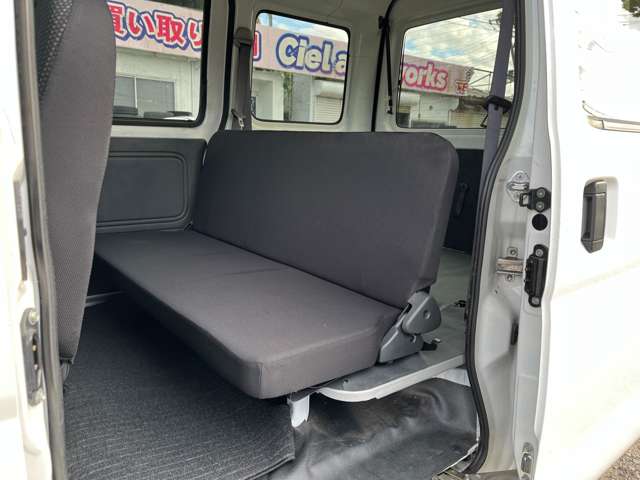 Daihatsu Hijet Cargo 12