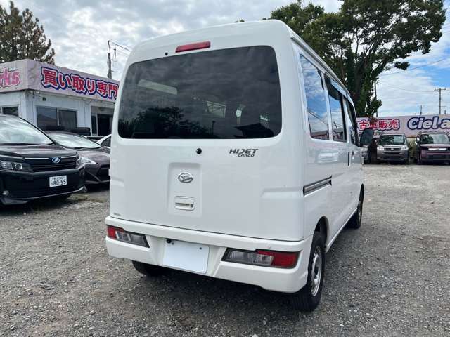 Daihatsu Hijet Cargo 2