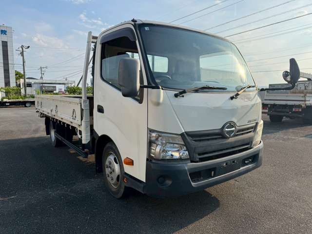Hino Dutro 3