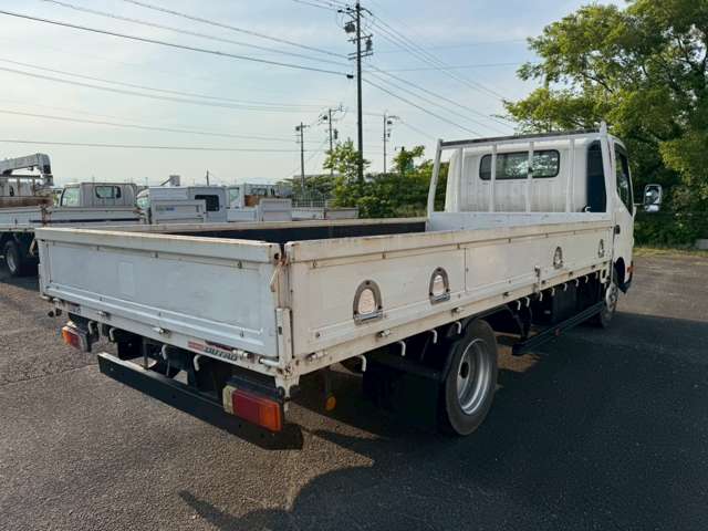Hino Dutro 4