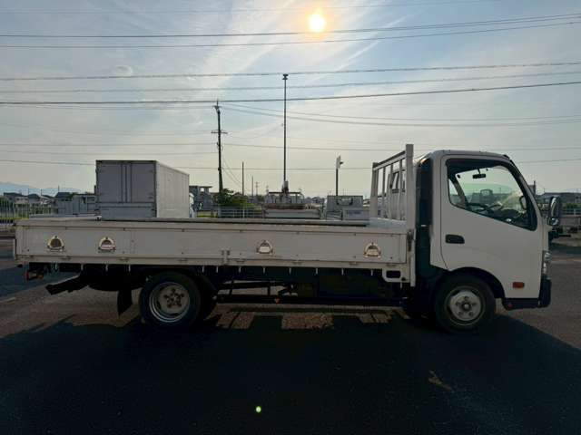 Hino Dutro 8