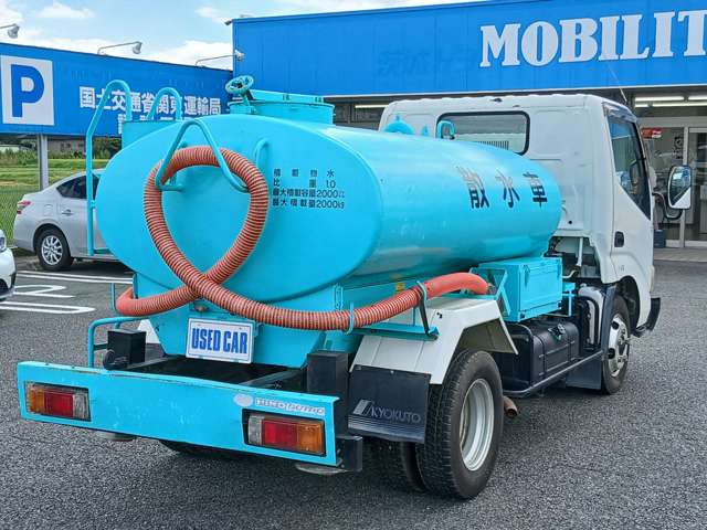 Hino Dutro 8