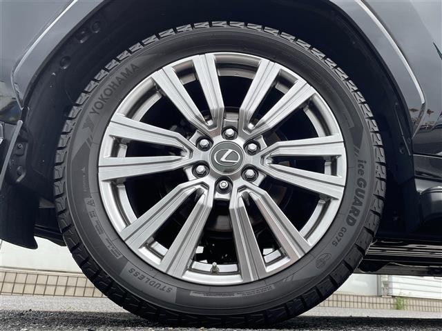 Lexus LX 12
