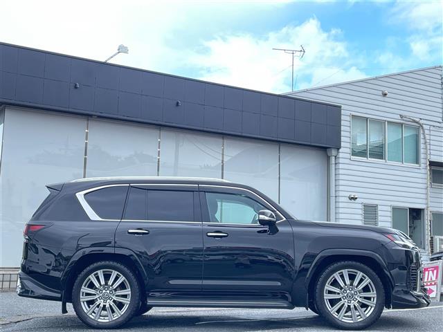 Lexus LX 9