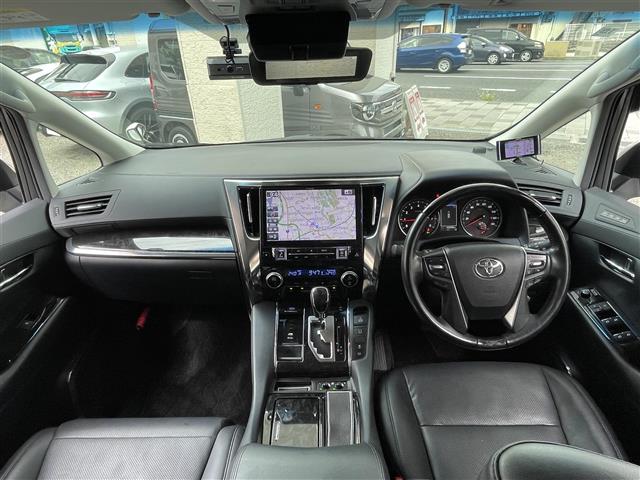 Toyota Alphard 2