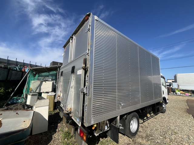 Isuzu Elf 7