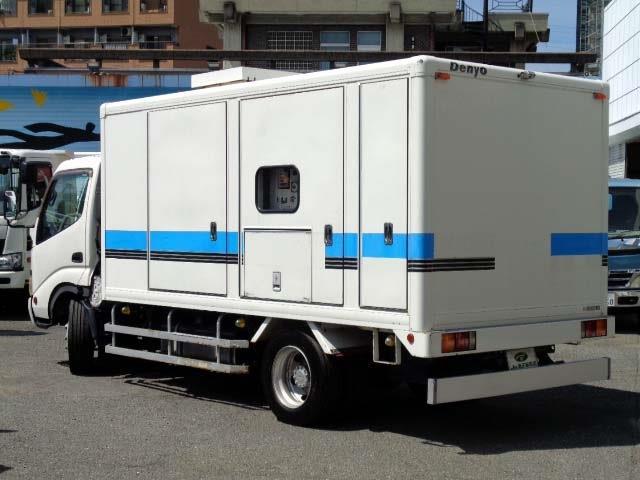 Hino Dutro 3