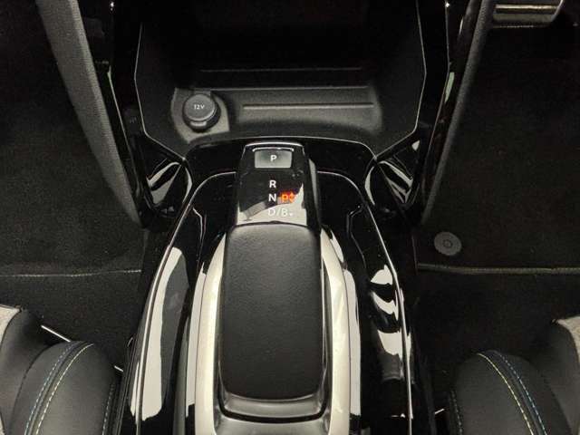 Peugeot SUV e-2008 12