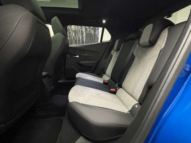 Peugeot SUV e-2008 7