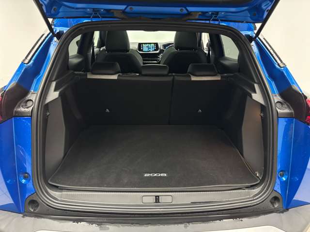 Peugeot SUV e-2008 8
