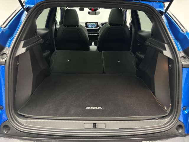Peugeot SUV e-2008 9