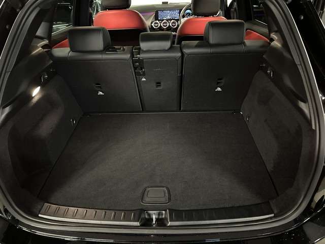 Mercedes-Benz GLA-Class 11