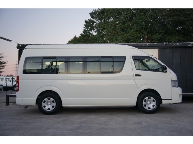 Toyota Hiace 4