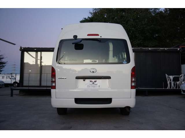 Toyota Hiace 6