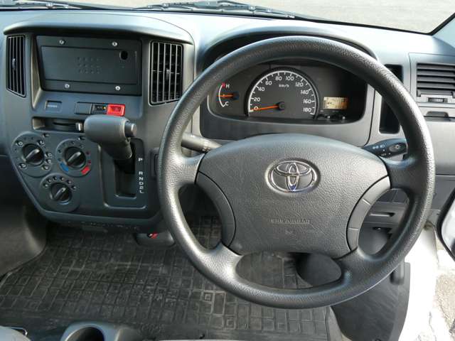 Toyota Light Ace Truck 4