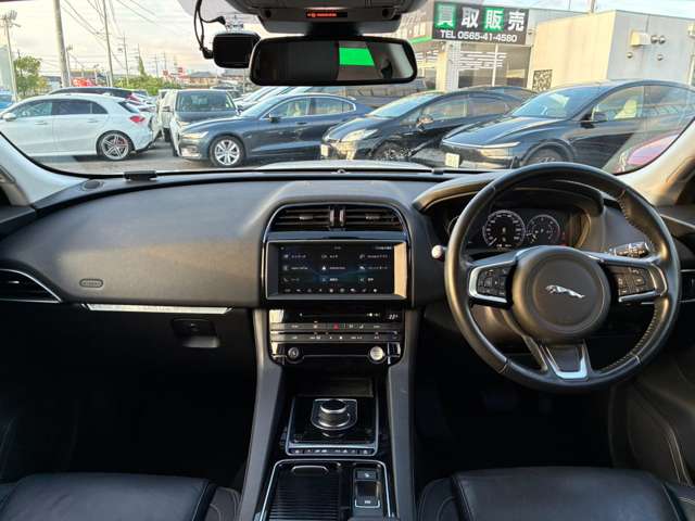 Jaguar F-Pace 8