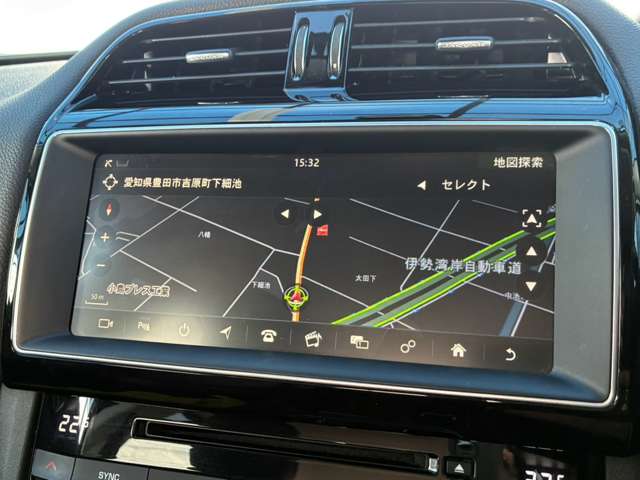 Jaguar F-Pace 9