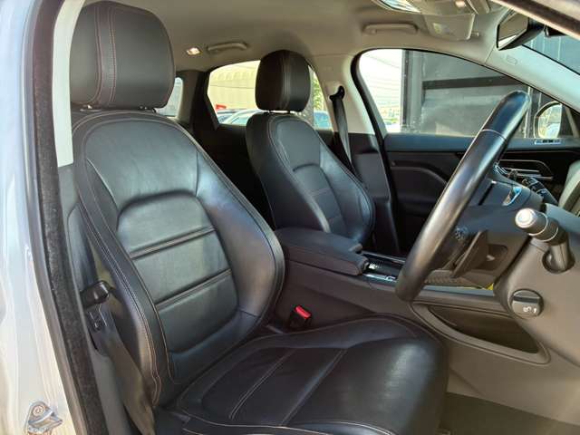 Jaguar F-Pace 11