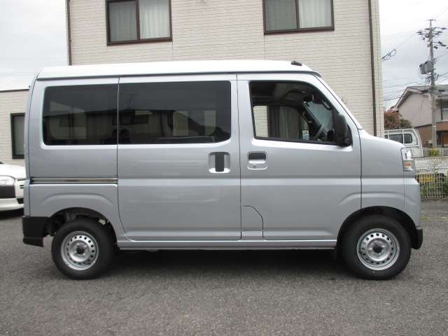 Daihatsu Hijet Cargo 12