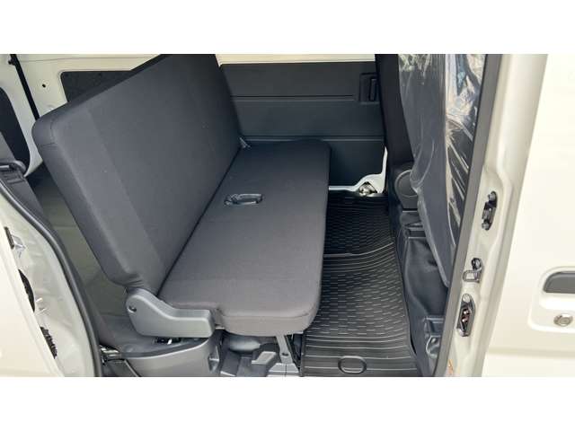 Daihatsu Hijet Cargo 12