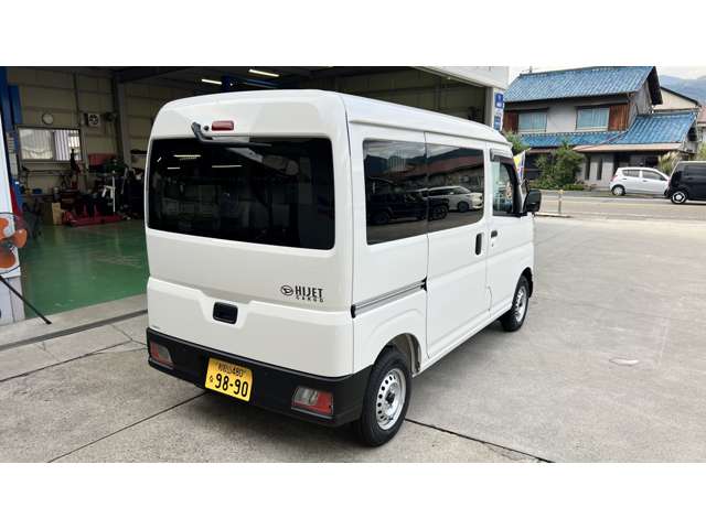 Daihatsu Hijet Cargo 4
