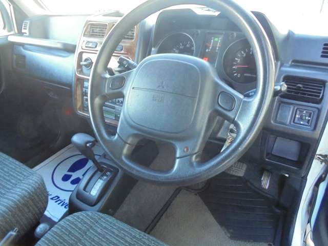 Mitsubishi Pajero Junior 11