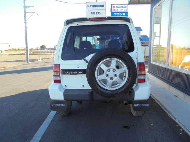 Mitsubishi Pajero Junior 9