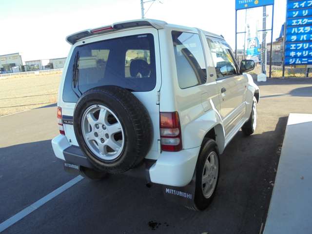Mitsubishi Pajero Junior 10