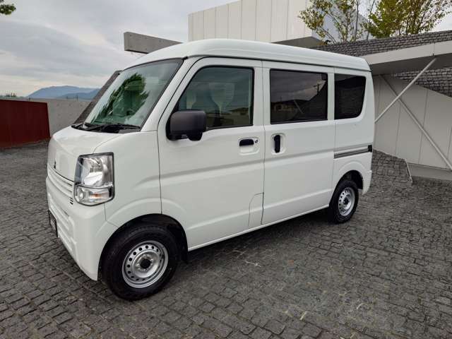 Mitsubishi Minicab Van 2