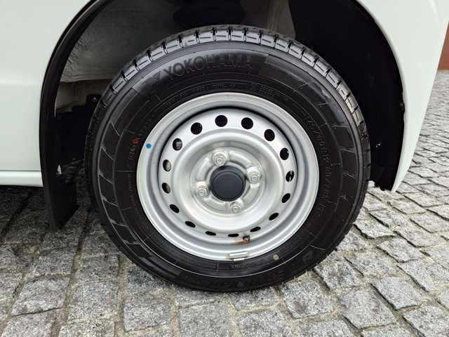 Mitsubishi Minicab Van 8