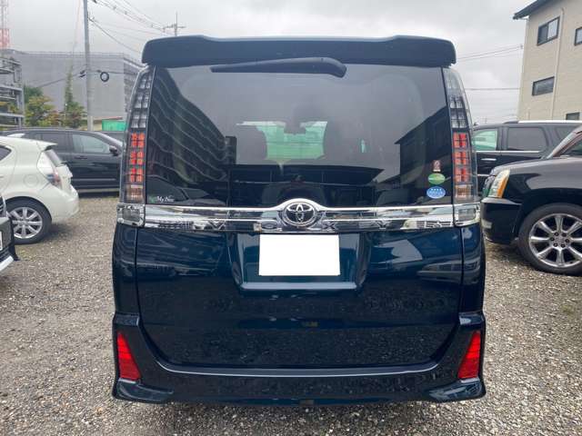 Toyota Voxy 12