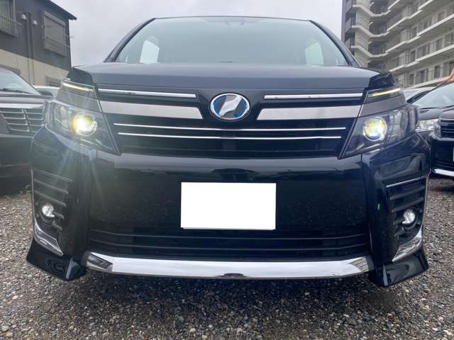 Toyota Voxy 8