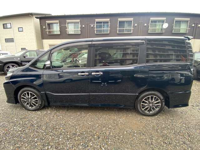 Toyota Voxy 9