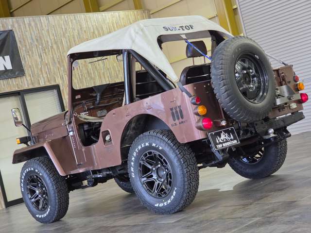 Mitsubishi Jeep 4