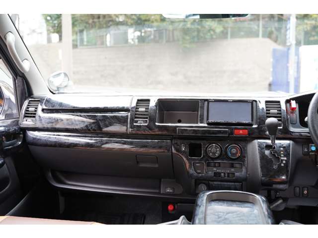 Toyota Hiace Van 11