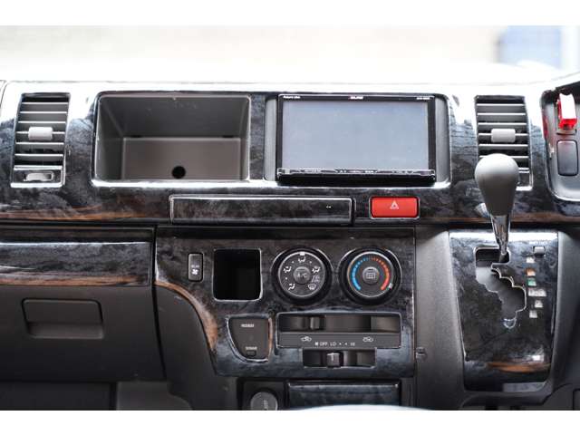 Toyota Hiace Van 5