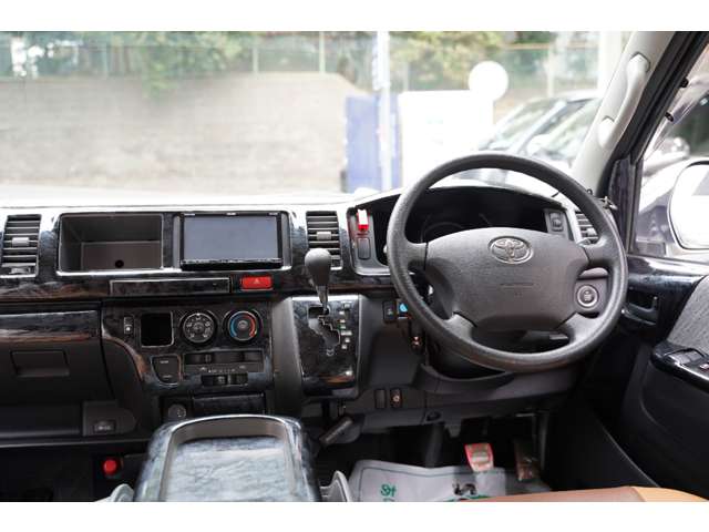 Toyota Hiace Van 10