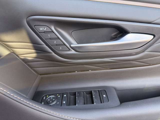Toyota Vellfire 12