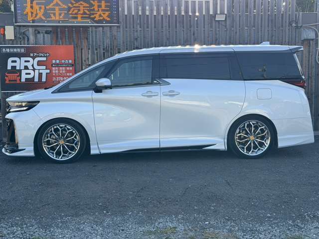 Toyota Vellfire 6