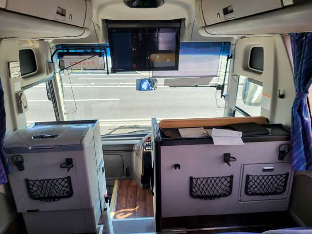 Hyundai Universe 11